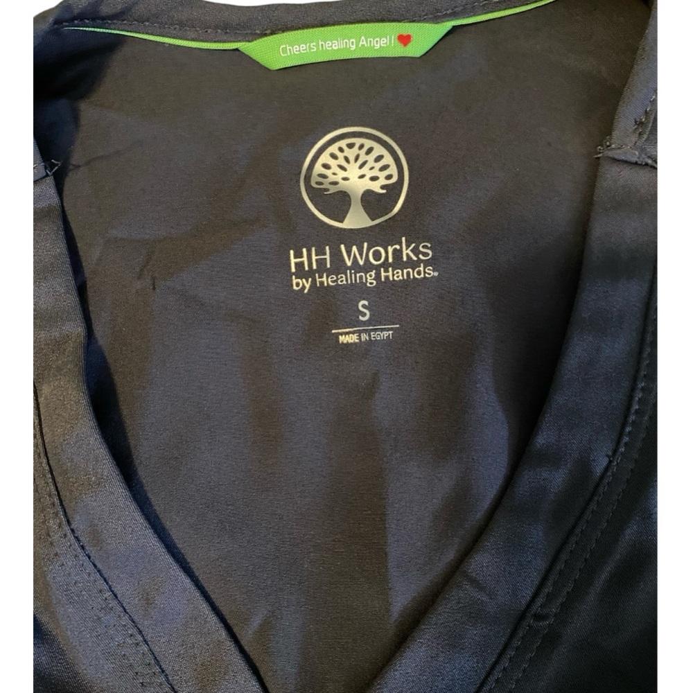 black scrub top, dark Gray